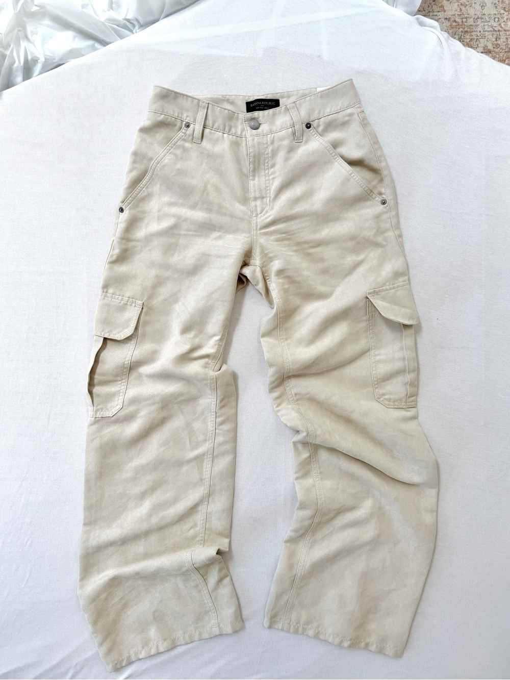Banana Republic Baggy Cream Cargo Pants — Butter Soft Y2K Low Rise Wide Leg XS